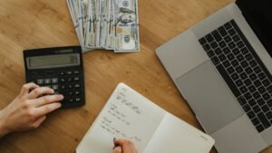 Qué hace una sociedad agente de bolsa en Perú